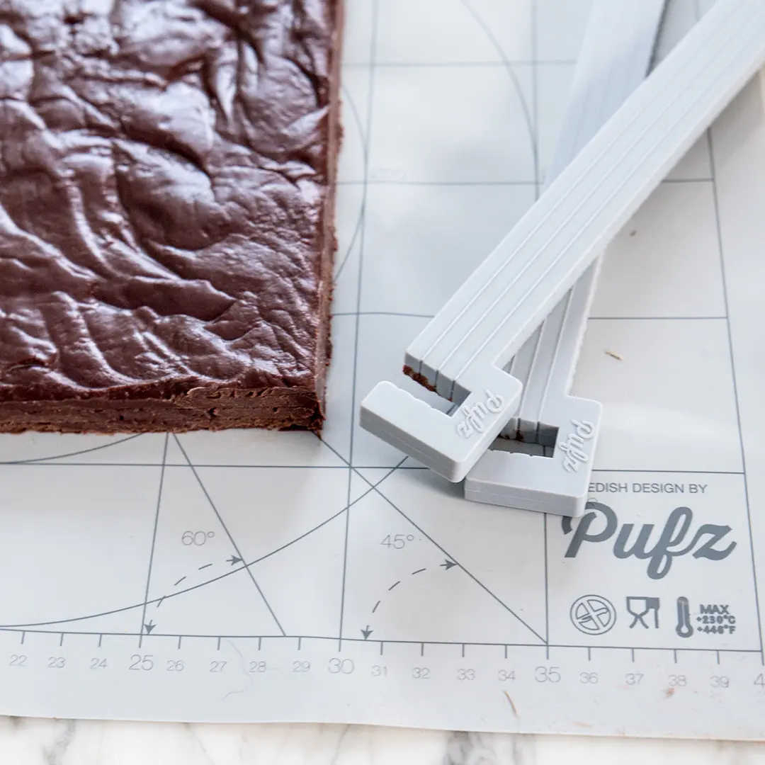 pufz-bakbalk-bakplatsduk-med-chokladkaka.webp