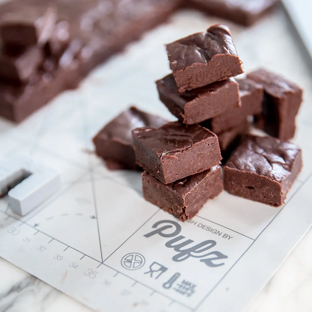 pufz-bakplatsduk-gjut-och-bakbalk-stor-chokladfudge.webp