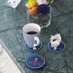 pufz-glasunderlagg-svenska-fyrar-sydkusten-med-glas.webp