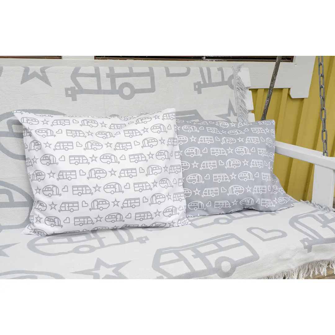 pufz-orngott-filt-husvagn-vitt-gratt-i-hammock.webp