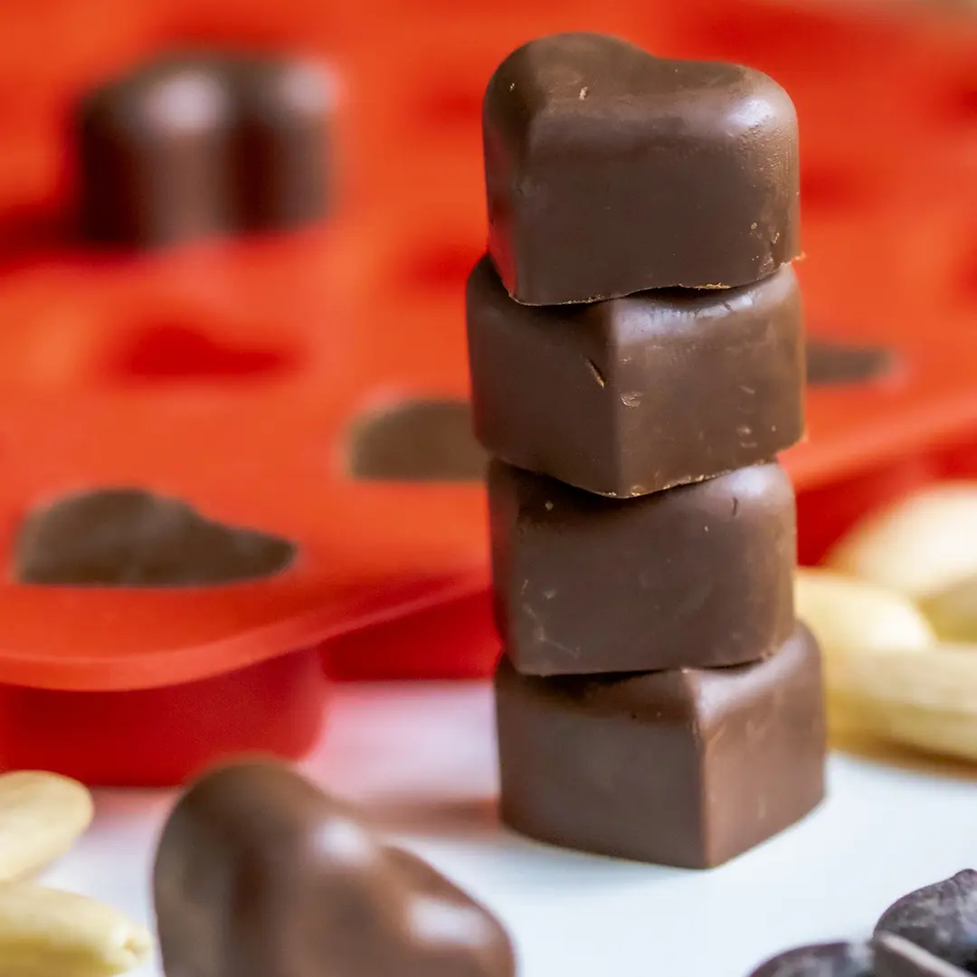 pufz-pralinform-hjarta-chokladhjartan-i-trave.webp