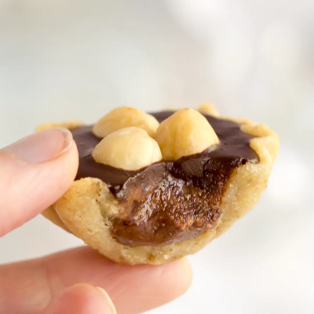 pufz-smakaksform-fyllda-sma-snickerskakor.webp